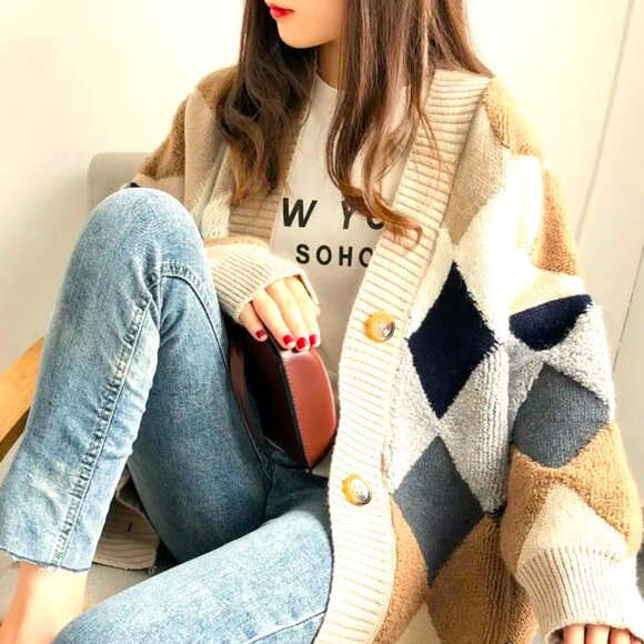OVERSIZED ARGYLE PRINT IN CREAM, TAN, NAVY, BROWN & GREY TORTOiSE BUTTON CARDI - Picture 1 of 5